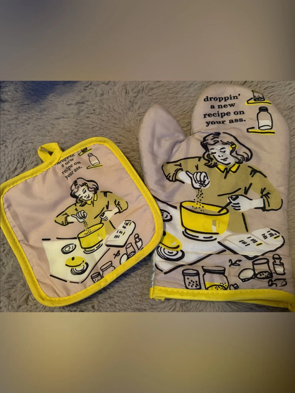 DROPPIN' A NEW RECIPE OVEN MITT & Pot Holder Set- Humor Kitchen Set